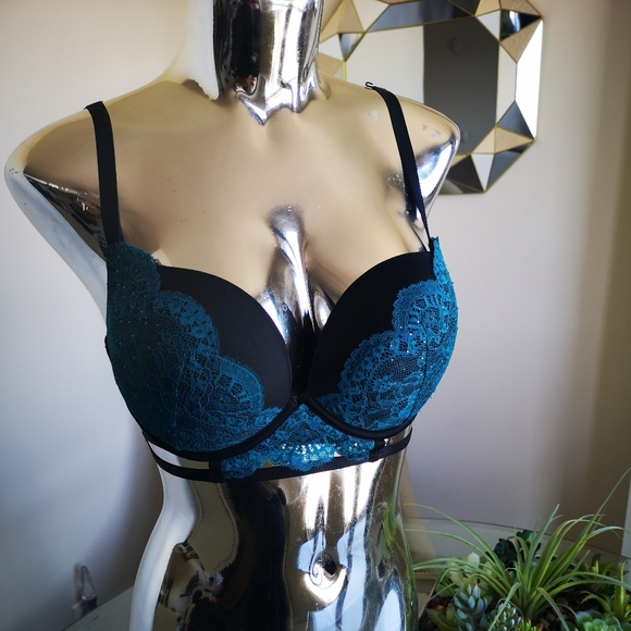 Beyond Sexy Lasenza Gel Push Up Bra w/ Cutouts - Picture 1 of 4
